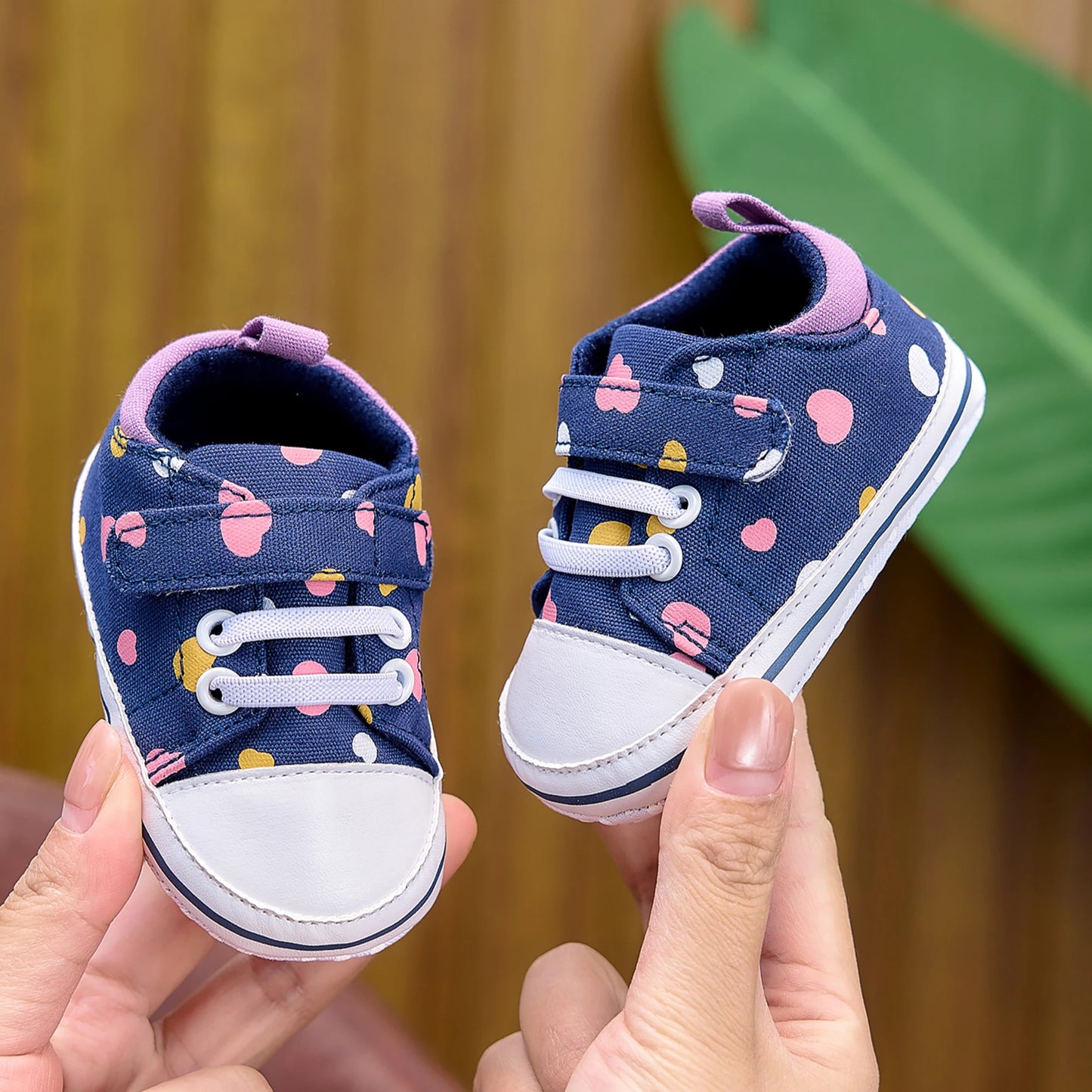 Baby Boy/Girl First Walking Shoes with Cute Heart Design